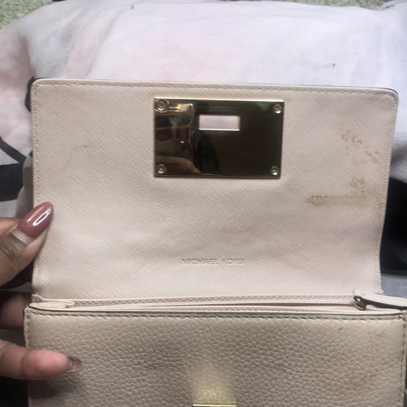 Michael Kors pink locking wallet - Picture 5 of 14